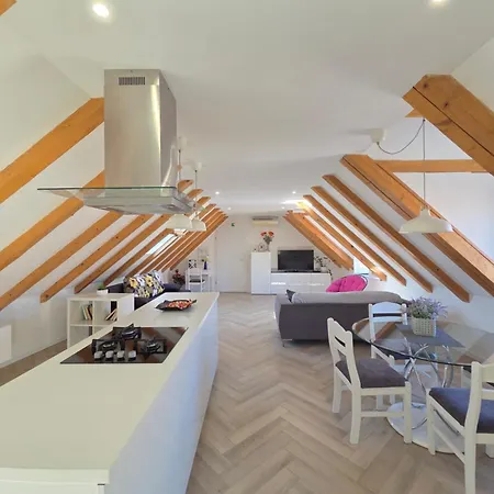 Loft Cindro 公寓